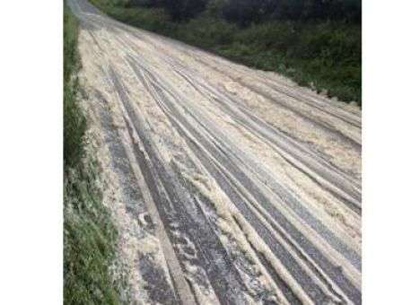 В Англии дорогу завалило картофельным пюре