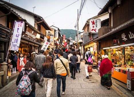 Япония впервые в истории заработала на туризме