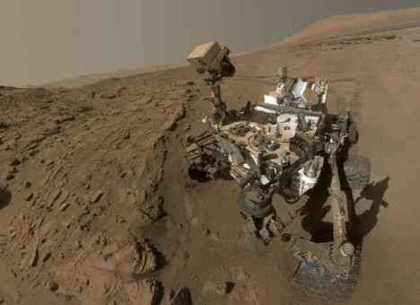 Марсоход Curiosity сделал юбилейное селфи