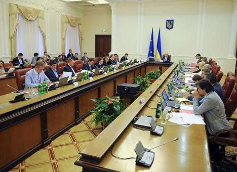 Кабмин хочет принимать распоряжения путем опроса министров