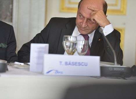 Парламент Румынии проголосовал за отставку президента