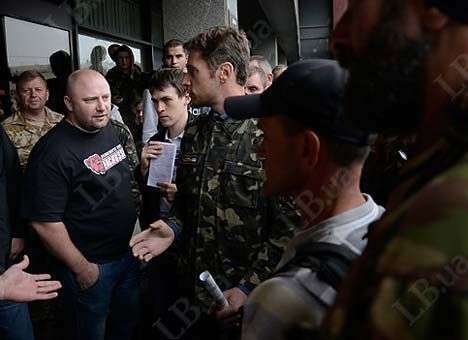 Милиция пытается восстановить правопорядок возле отеля «Турист»