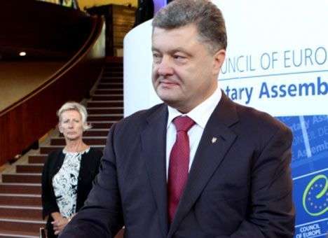 Порошенко выступил против введения новых санкций в отношении РФ