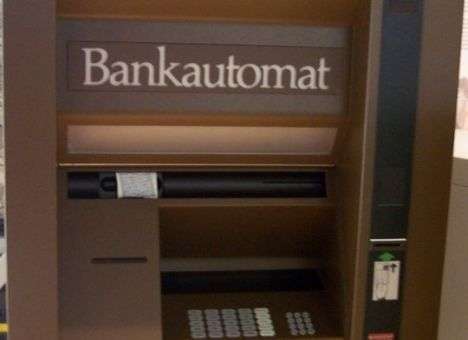 Банкомат отмечает свой день рождения