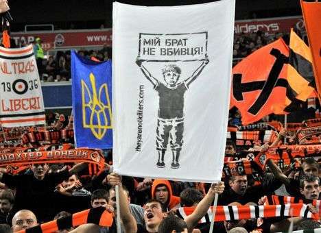 Ультрас «Шахтера» выпустили шарфы в стиле вышиванки (ФОТО)