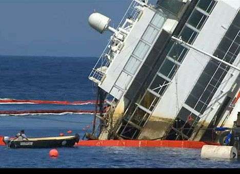 Лайнер Costa Concordia таки утилизируют в Италии