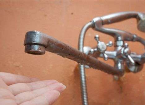 Без горячей воды в Киеве остаются почти 1300 домов