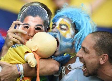 Бразилия-2014. Папа, Дарт Вэйдер, Халк, Суарес и беременные на трибунах (ФОТО)