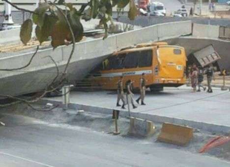 Бразилия-2014. В результате падения дорожной эстакады в одном из городов ЧМ-2014 погибли два человека