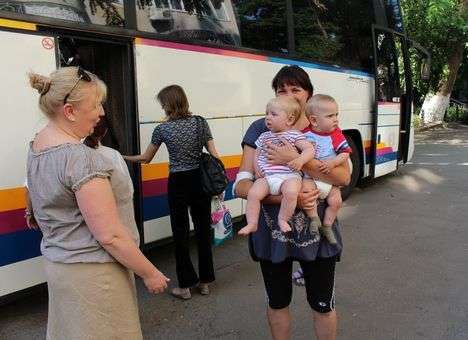 Фонд «Ассоль» перевез мам с детьми из лагеря беженцев на Донбассе в Одессу
