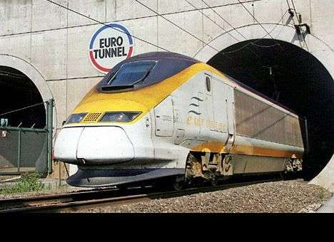 Из поезда в тоннеле под Ла-Маншем эвакуированы почти 400 пассажиров