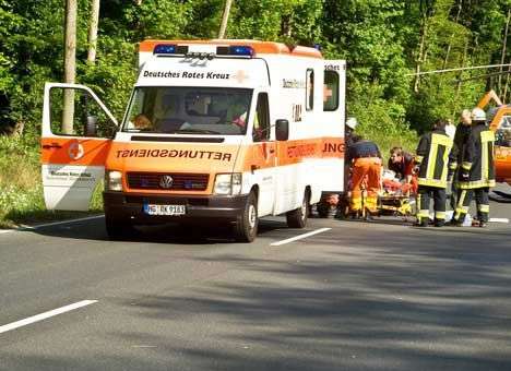 Автобус с полусотней детей разбился в Германии, более 10 раненых