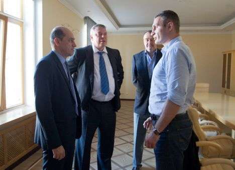 Порошенко и Кличко поддержали проведение в Украине Евробаскета-2017