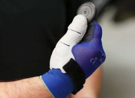 BMW печатает для работников искусственные 3D-пальцы