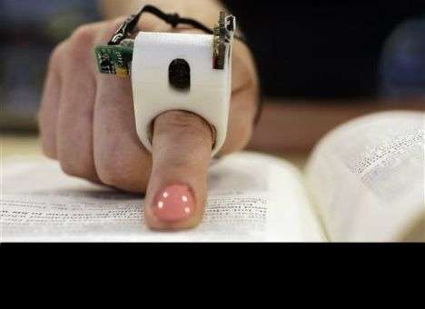 Технологичное кольцо позволит читать слабовидящим людям (ФОТО)