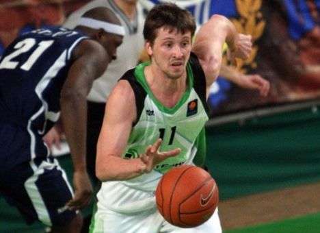 Капитан сборной Украины вернулся в Киев (ВИДЕО)