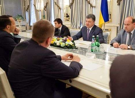 За месяц зона АТО уменьшилась вдвое – Порошенко