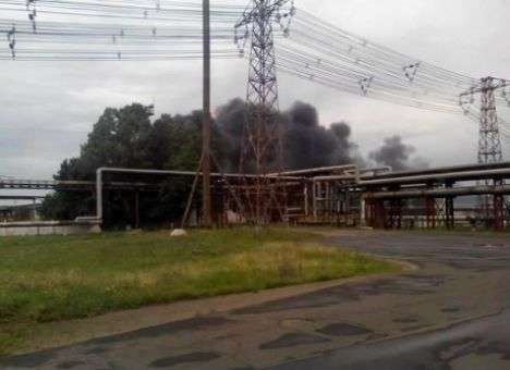 В Лисичанске в результате обстрела загорелся НПЗ - ОГА