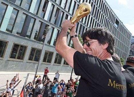 Лев остается в сборной Гремании до Евро-2016