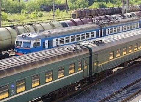 Из-за обстрела на Донбассе приостановлено движение пассажирских и грузовых поездов – Укрзализныця