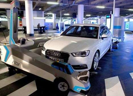 Роботы паркуют автомобили в аэропорту Дюссельдорфа (ВИДЕО)