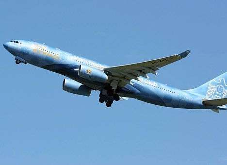 Самолет «МЮ» не смог приземлиться в Манчестере из-за угрозы теракта