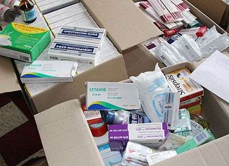 Порошенко поручил упростить поставки лекарств и вооружения для АТО