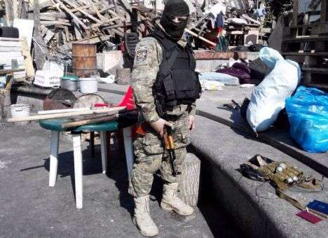 На Майдане нашли оружие и боевые гранаты (ФОТО)