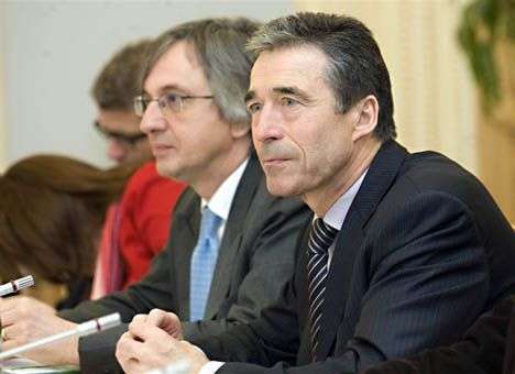 Расмуссен и Яценюк обсудили усиление поддержки НАТО