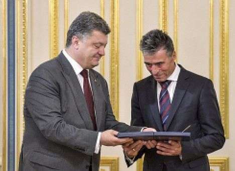 Президент обсудил с генсеком НАТО углубление сотрудничества