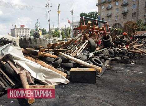 На Майдане выросли новые баррикады, полно вооруженных людей (ФОТО)