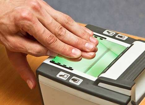 Порошенко утвердил введение биометрических паспортов