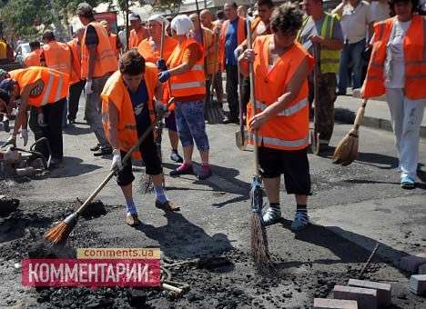 Коммунальщики разобрали баррикады на углу Институской и Крещатика