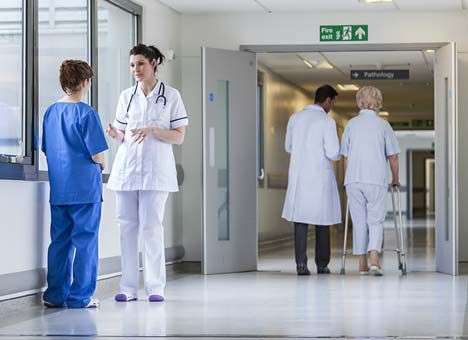 Работодатели активно ищут медиков и домашний персонал