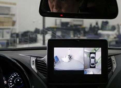 Падающий рынок фотокамер спасут автомобили