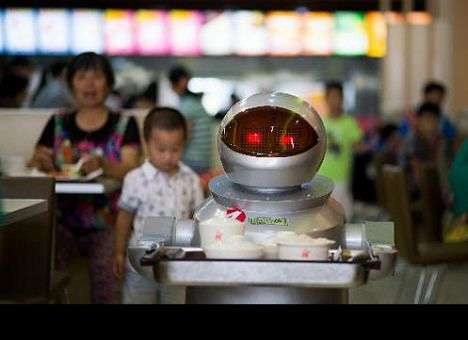 В Китае открылся ресторан с роботизированным персоналом (ФОТО, ВИДЕО)