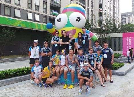 Александр Усик показал свое мастерство по прыжкам в воду (ВИДЕО)