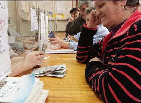 В 40 городах и районах Донецкой и Луганской областей выплачивают пенсии