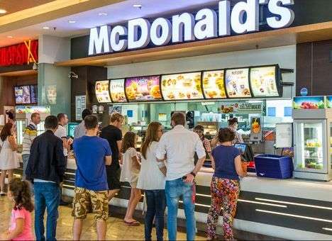 Против четырех ресторанов сети McDonald`s в Москве возбуждены дела