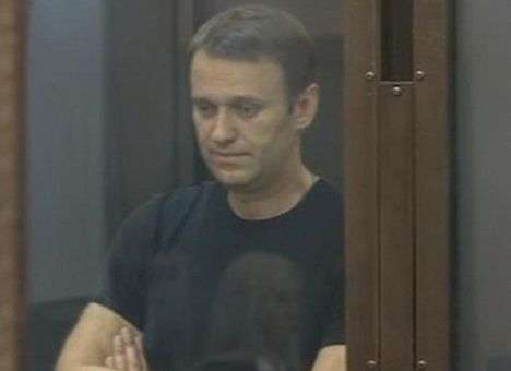 Суд разрешил Навальному общаться с соответчиками