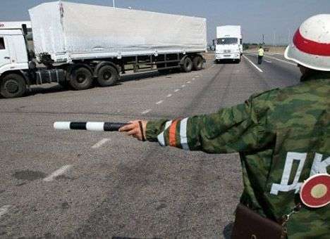 Украинские пограничники начали осмотр гумконвоя из РФ