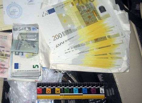 Милиция разоблачила распространителей фальшивых денег (ФОТО)