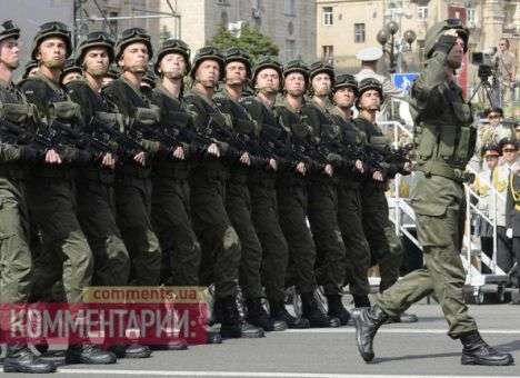 В военном параде в Киеве приняли участие бойцы АТО (ФОТО)