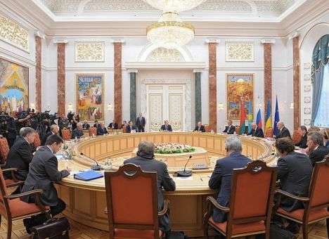 Встреча президентов в Минске продолжается в многостороннем формате