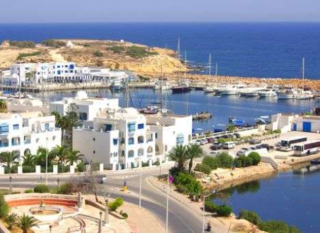 Тунис отложил введение налога для туристов на выезд из страны