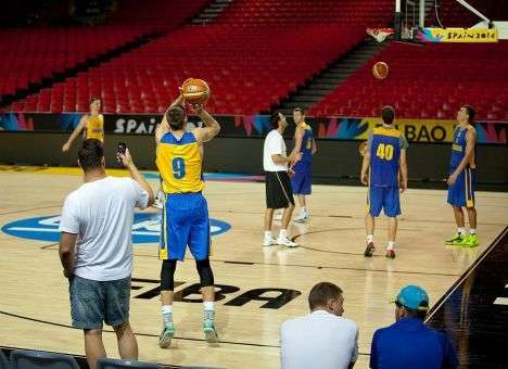 Сборная Украины уже тренируется в Бильбао (ФОТО, ВИДЕО)