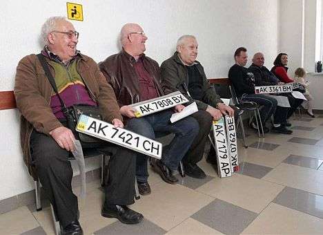 В Крыму будут штрафовать водителей авто с украинскими номерами