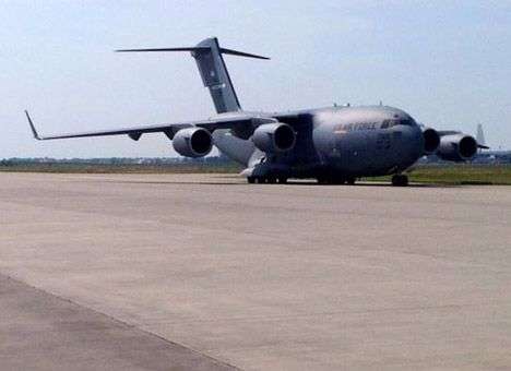 В Киев прилетел сенатор, призывавший оказать Украине военную помощь (ФОТО)