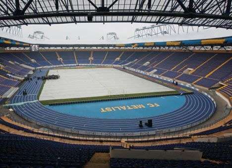 УЕФА не разрешил проводить футбольные матчи в Харькове и Днепропетровске