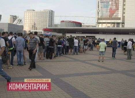 Перед матчем Украина-Молдова возле касс «Олимпийского» был аншлаг (ФОТО)